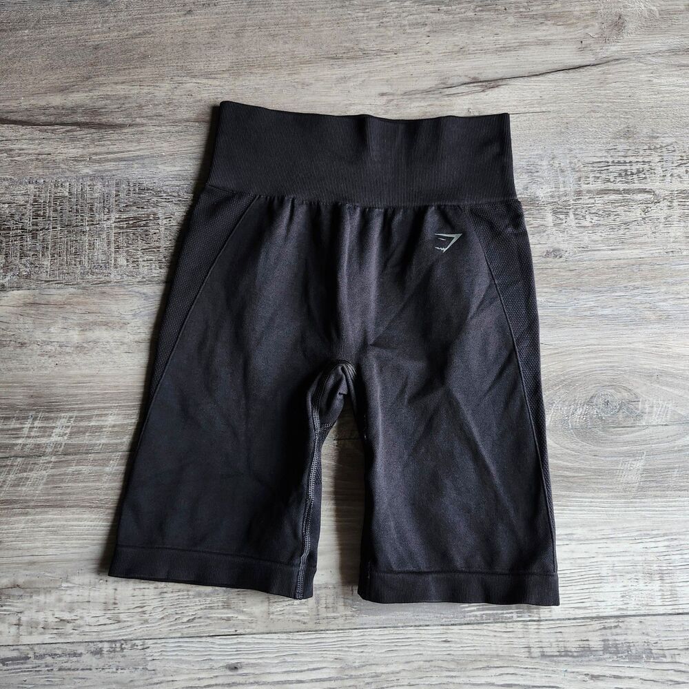 (S) Gymshark shorts